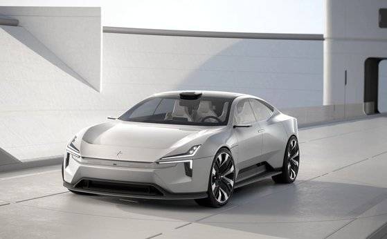 내년부터 주요 완성차 업체의 전용 전기차들이 속속 출시된다. 짧은 충전시간과 긴 주행거리, 안정성을 확보한 전고체 배터리가 양산되면 전기차 시장은 폭발적으로 성장할 전망이다. 사진은 볼보의 전기차 브랜드 폴스타가 선보인 프리셉트 콘셉트카. 사진 폴스타.