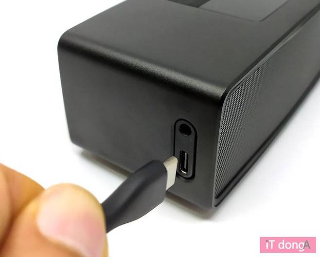 USB 타입 C 규격의 충전 포트