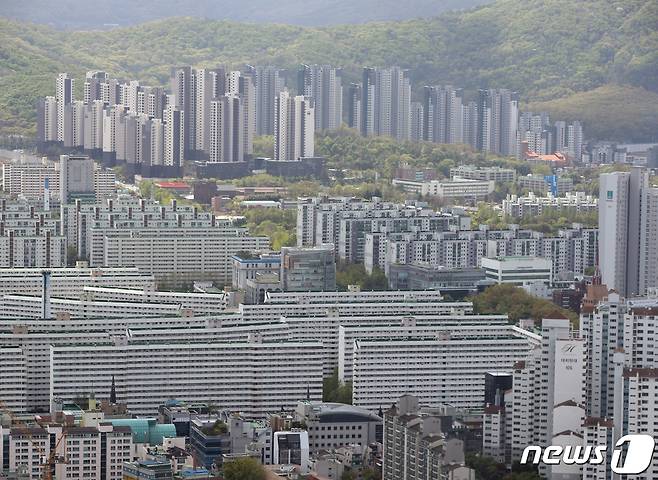 서울 강남구 아파트 단지의 모습. 2020.4.21/뉴스1 © News1 신웅수 기자