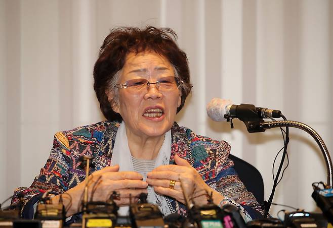 일본군 위안부 피해자 이용수 할머니가 5월 25일 대구 수성구 만촌동 인터불고 호텔에서 2차 기자회견을 열고 발언을 하고 있다.김창길 기자
