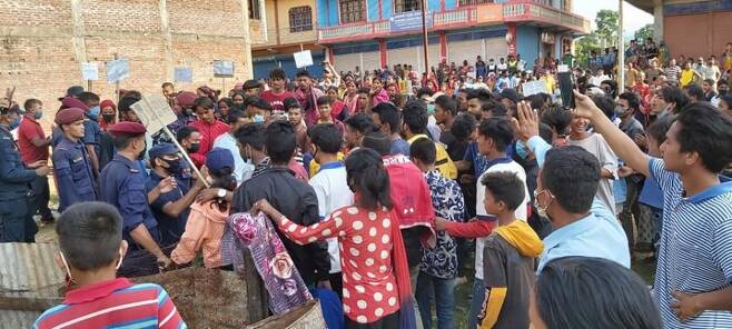 네팔 달리트 청년들 사망 사건 진상규명 촉구 시위 [카트만두포스트·재판매 및 DB 금지]