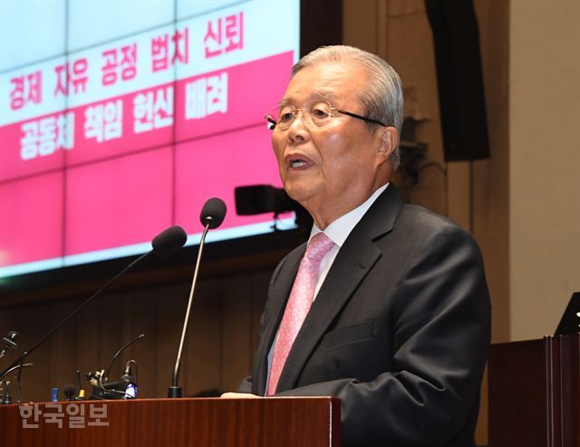 김종인 미래통합당 비대위원장이 2일 국회에서 열린 첫 의원총회에서 발언하고 있다.  오대근 기자
