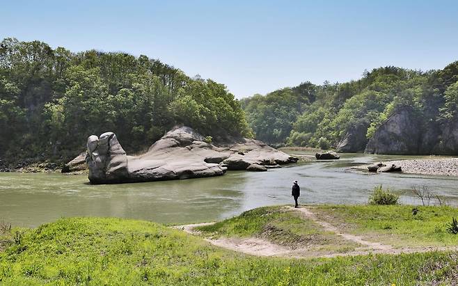화강암 바위와 한탄강이 절경을 이루는 화적연. 임영웅의 고향 포천을 찾았다면 한탄강의 비경도 감상해야 한다.