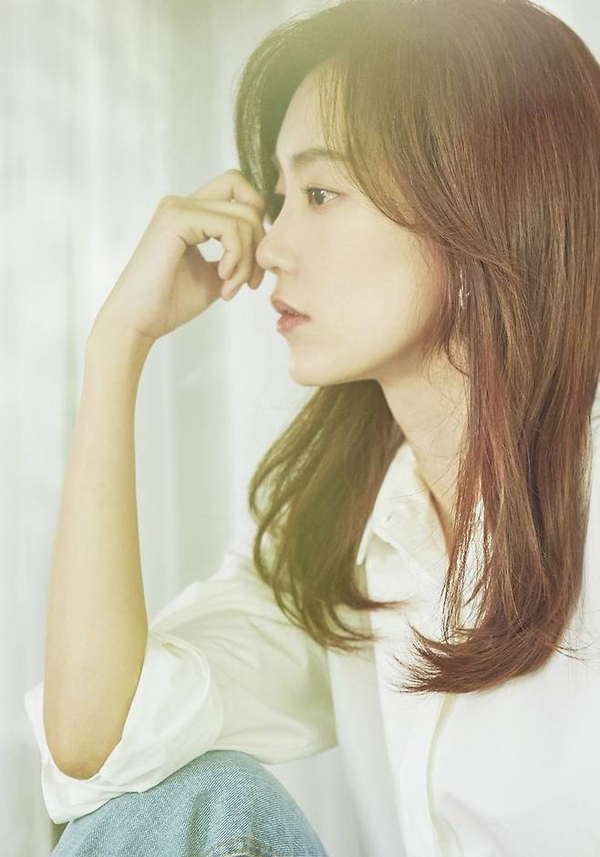 신현빈은 미술이론을 전공했다. 24살 때 처음 연기를 시작해 이듬해 영화 '방가?방가!'로 데뷔했다. 올해로 데뷔 10주년을 맞았다. (사진=최성현스튜디오 제공)