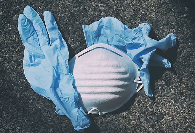 "선생님, 병원에 확진자가 다녀갔습니다" 그렇게 한바탕 난리가 났다.