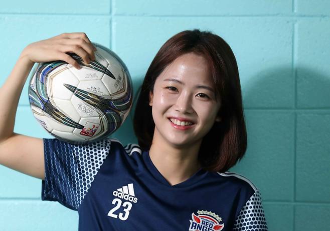지난해 프랑스 여자월드컵에서 고군분투한 이민아. 부상 회복과 함께 대표팀 복귀도 꿈꾸고 있다. 김상선 기자