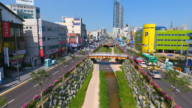 2017년 심곡천 복원을 마친 후 일반에 공개되기 전 드론으로 촬영한 모습. 부천시 제공