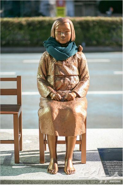 부산 동구 일본영사관 앞에 설치된 평화의 소녀상. (사진=송호재 기자)