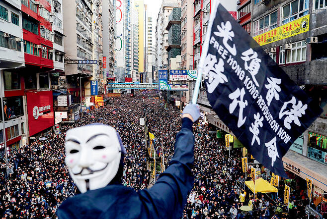 지난해 12월 홍콩에서 시민들이 자유를 위한 시위를 벌이고 있다. / 사진=로이터
