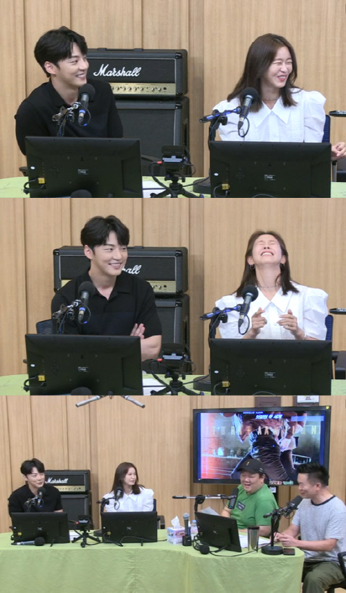 7일 방송된 SBS 파워 FM ‘두시 탈출 컬투쇼’에 배우 윤시윤(왼쪽)과 경수진이 게스트로 출연했다. 출처|SBS 라디오