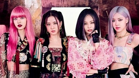 뮤직비디오에서 전통 한복을 개량한 패션을 선보인 블랙핑크. YG엔터테인먼트 제공