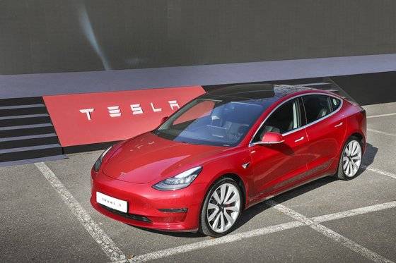 테슬라의 보급형 전기차 모델3는 올 상반기 6839대가 팔려 전기차 판매 1위에 올랐다. 사진 테슬라코리아