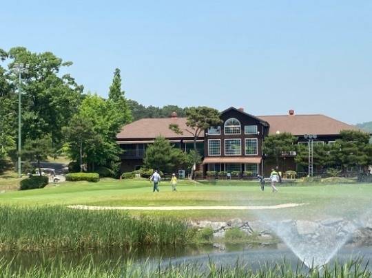 골퍼들은 골프장 갈 때 '필드에 간다'라는 말을 한다. 사진은 골프장 모습.