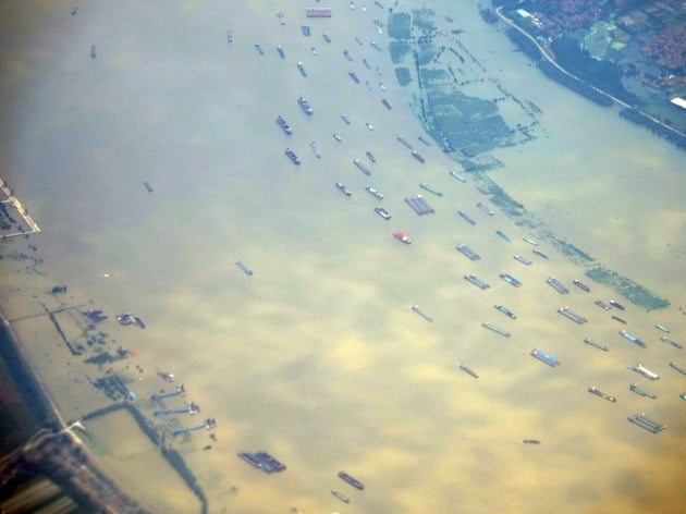 중국 창장(양쯔강) 지나는 화물선들 [사진=연합뉴스]