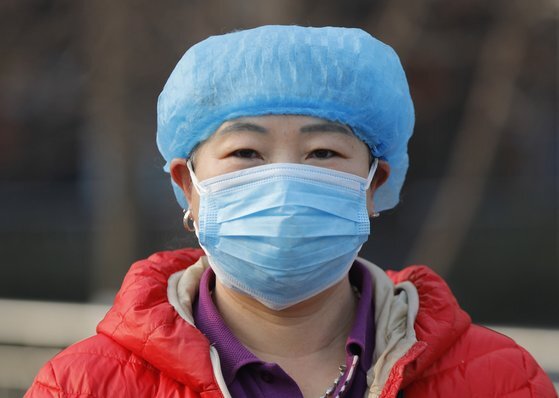 마스크를 착용한 중국 베이징 시민. EPA=연합뉴스