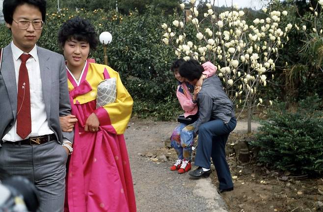 내겐 너무 무거운 당신. 1986년 제주 연합뉴스 자료사진