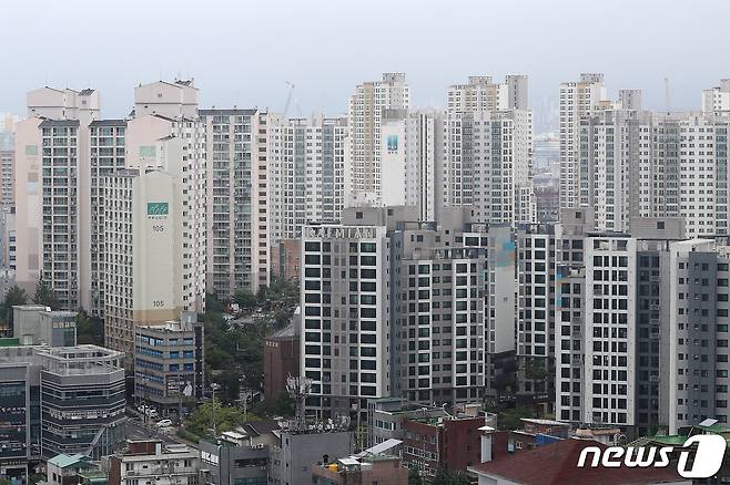 서울 시내의 아파트 단지 모습. 2020.8.2/뉴스1 © News1 임세영 기자