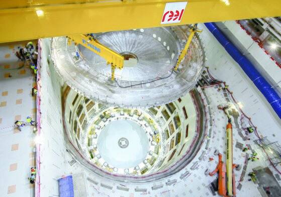 국제핵융합실험로(ITER) 장치조립 착수 기념식이 지난달 28일 프랑스 카다라슈 ITER 건설현장에서 열렸다. 사진은 ITER 토카막 피트 베이스 설치 모습. [사진 ITER]