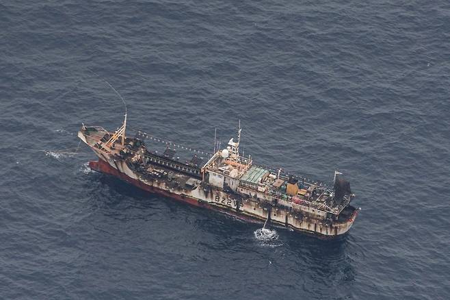 갈라파고스 제도 인근 바다에서 조업중인 중국 어선 로이터 통신 발행사진 캡처[재배포 및 DB 금지]