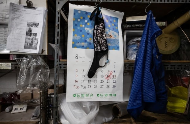 택배 없는 날인 지난 14일 오전 서울 시내의 한 택배 물류센터 달력에 '택배 쉬는 날'이 표시돼 있다. /사진=연합뉴스
