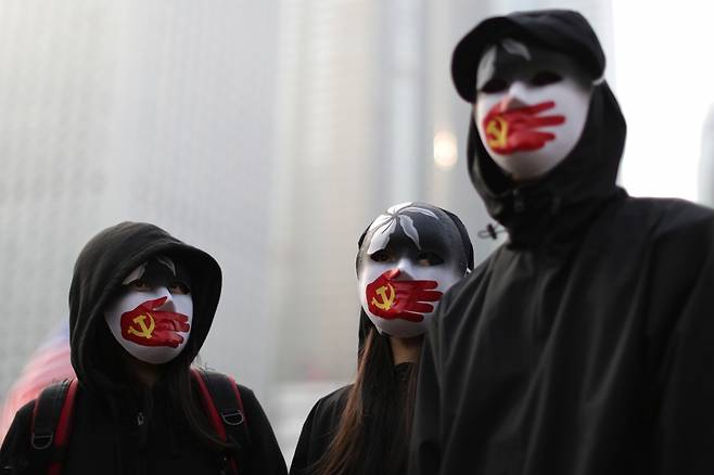 신장 위구르족에 대한 중국 정부의 탄압을 규탄하는 홍콩 연대시위/사진=로이터