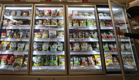 A variety of frozen food is displayed at a large supermarket in Seoul. [YONHAP]