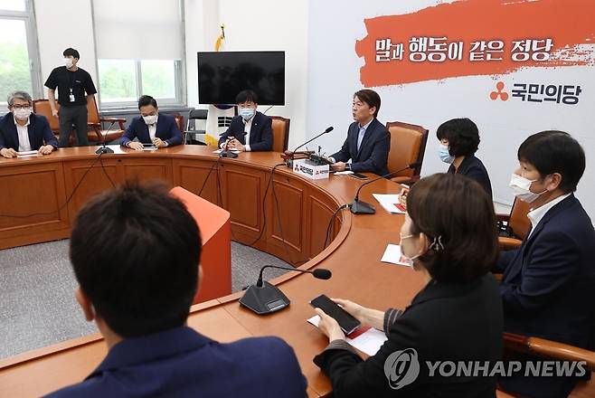 최고위 주재하는 안철수 (서울=연합뉴스) 한종찬 기자 = 국민의당 안철수 대표가 20일 오전 서울 여의도 국회에서 열린 최고위원회의에서 발언하고 있다. 2020.8.20 saba@yna.co.kr