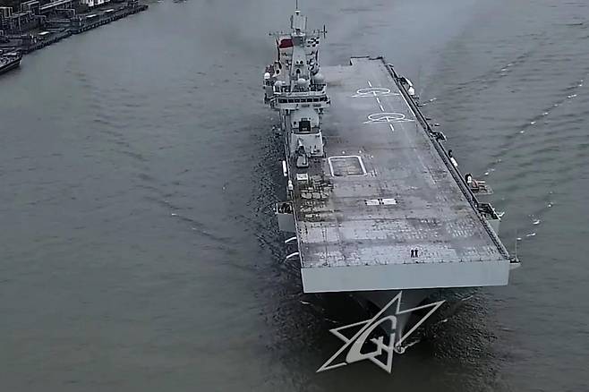 첫 해상 시운전에 나선 중국의 첫 075형 강습상륙함 웨이보 사진 캡처[재배포 및 DB 금지]