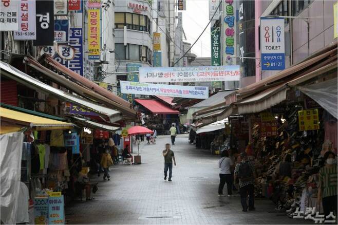 서울 중구 남대문시장이 한산한 모습을 보이고 있다. 이한형기자