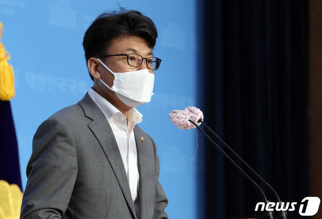 진성준 더불어민주당 의원. 2020.8.26/뉴스1 © News1 박세연 기자