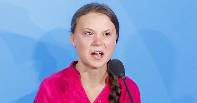 ‘유엔 기후행동 정상회의’에서 스웨덴의 10대 환경 운동가 그레타 툰베리(17)가 연설을 하고 있습니다. EPA=연합뉴스