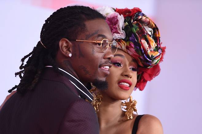 (FILES) In this file photo taken on October 9, 2018 US rapper Cardi B and US rapper Offset arrive at the 2018 American Music Awards in Los Angeles, California. - After three tumultuous years of marriage, superstar rapper Cardi B filed for divorce September 15 from her husband, rapper Offset, according to court records.
The couple, who married secretly in September 2017, had already been through a well-publicized rough patch that resulted in her announcing their break-up almost two years ago. (Photo by Valerie MACON / AFP)
<저작권자(c) 연합뉴스, 무단 전재-재배포 금지>