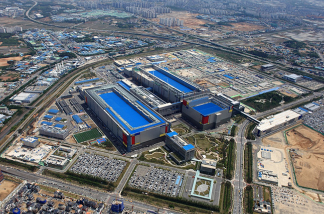 삼성전자가 가동하고 있는 세계 최대규모의 반도체 공장인 평택 2라인. [삼성전자]