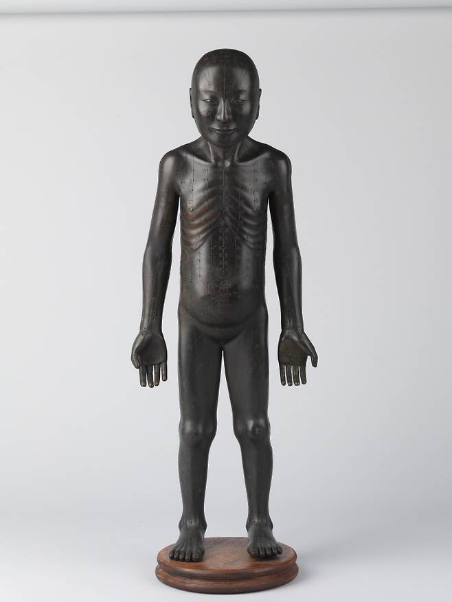 경혈을 만든 창동인체상. 조선왕실이 정확한 침과 뜸을 익히기 위해 만든 청동상이다. |국립고궁박물관 제공