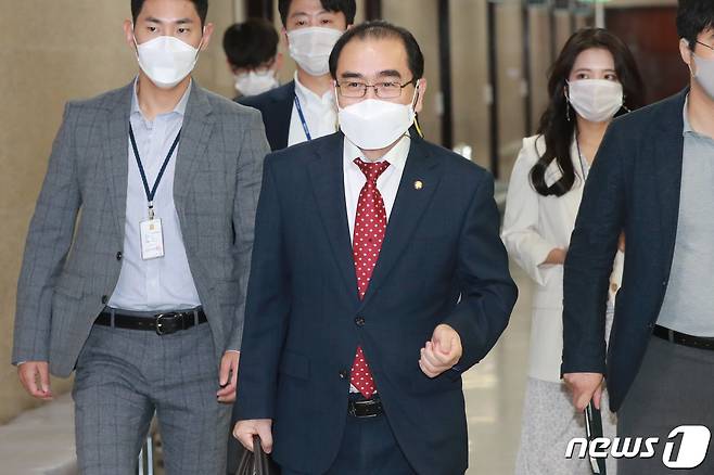 태영호 국민의힘 의원이 23일 오전 서울 여의도 국회에서 열린 미국 대선과 한미관계 전망 긴급간담회에 참석하고 있다. 2020.9.23/뉴스1 © News1 박세연 기자