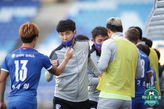 26일 서울전 승리 후 기뻐하는 박건하 감독. 한국프로축구연맹