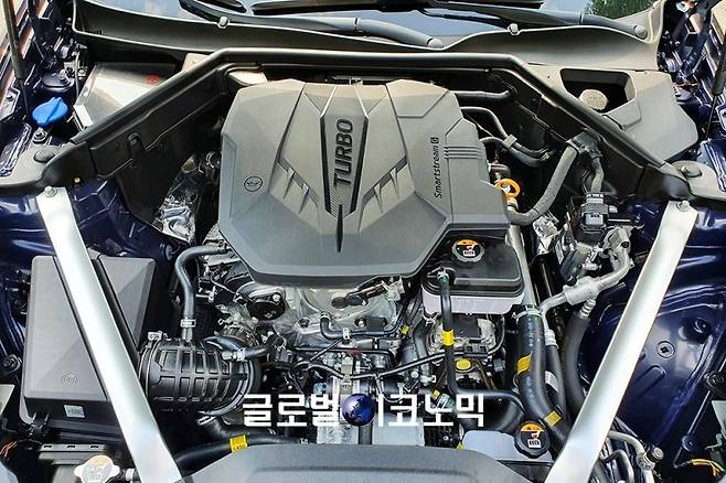 기아자동차가 지난 8월 27일 출시한 고성능 세단 '스팅어 마이스터' 엔진룸. 사진=글로벌이코노믹 성상영 기자