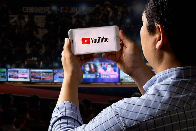 ⓒ시사IN 조남진19~29세 응답자의 19.9%, 60세 이상의 응답자 9.3%가 유튜브를 가장 신뢰하는 언론매체로 꼽았다.세대를 넘나드는 대세다.