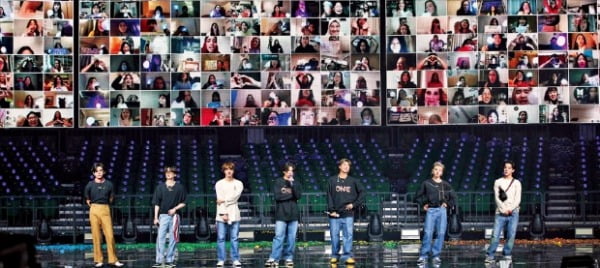 지난 10일 열린 온라인 콘서트에서 방탄소년단 멤버들이 화면을 통해 팬들과 인사하고 있다.   빅히트엔터테인먼트 제공