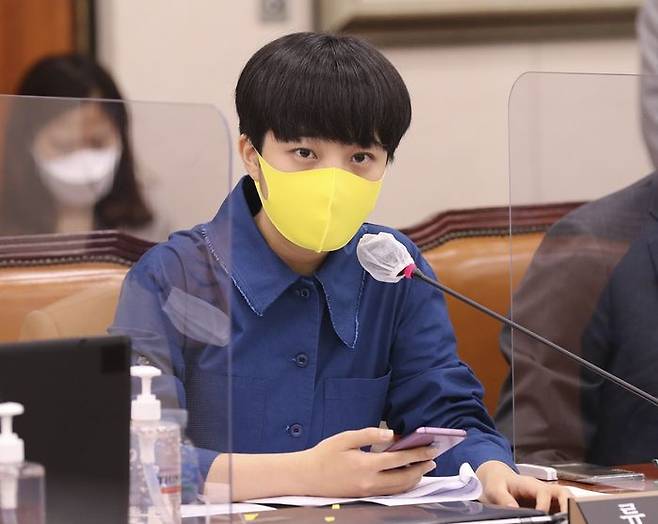 7일 오전 서울 여의도 국회 산업통상자원중소벤처기업위원회 전체회의실에서 열린 산업통상자원부 국정감사에서 발언하는 류호정 의원 (사진=연합뉴스)