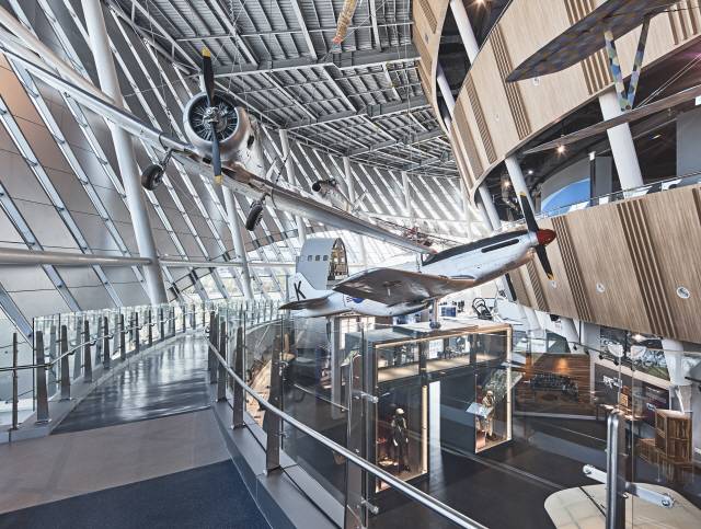 폭 20m, 넓이 20m에 달하는 초승달 모양의 거대한 공간 ‘항공갤러리’의 모습. /사진제공=이남선 사진작가