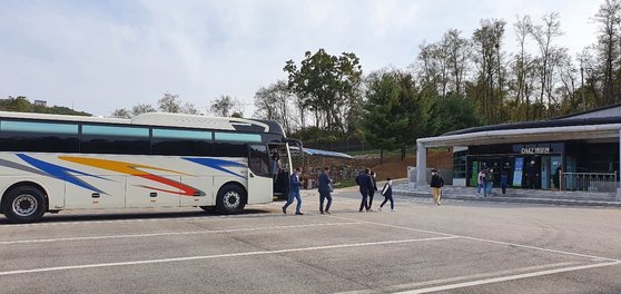 문산자유시장과 연계한 비무장지대(DMZ) 무료 관광 버스. [파주시]