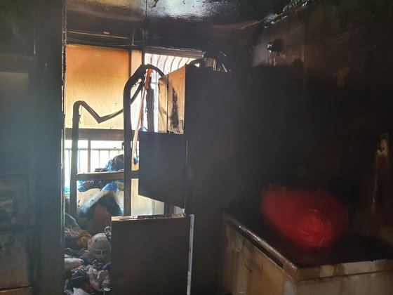 지난달 14일 오전 11시16분쯤 인천시 미추홀구의 한 빌라 건물 2층 빌라에서 불이 나 초등생 형제가 중상을 입었다. [미추홀소방서]