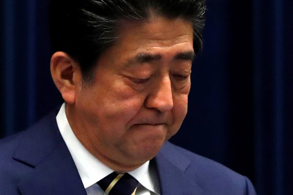 코로나19 확산세에 착잡한 아베 - 아베 신조 일본 총리. 로이터 연합뉴스