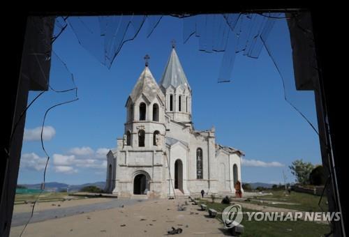 아제르바이잔·아르메니아 간 교전으로 파손된 가잔체토츠 대성당 [로이터=연합뉴스]