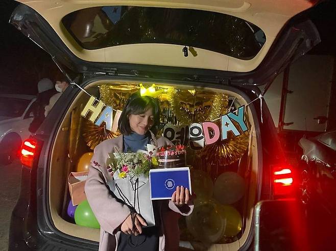 My cherished Woo Yeon Yi [SNScut]The filming of The Number of Cases has ended.Actor Shin Ye-eun takes the last shot of JTBC gilt drama The Number of Cases on personal SNS on November 24th.I posted the article.In the photo, Shin Ye-eun is smiling happily with a bouquet and cake to commemorate the end of shooting.Shin Ye-eun, along with the photo, said, The number of cases is completed. My precious Woo Yeon Yi Our Woo Yeon Yi accident.Everyone is the shooter until the end. Thank you for the chance team. I will upload the picture separately. Park Su-in on the news