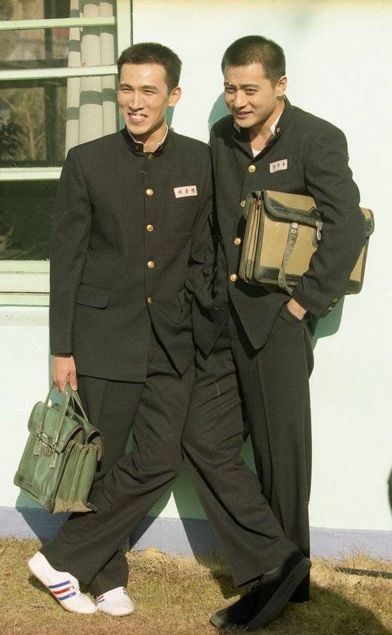 영화 `친구`촬영현장. 유오성, 장동건. 중앙포토