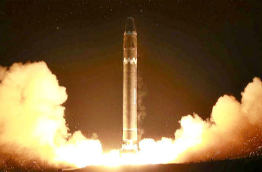 북한 ICBM 화성-15형이 2017년 11월 발사되고 있다. 세계일보 자료사진