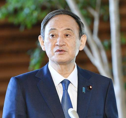 (도쿄 교도=연합뉴스) 스가 요시히데(菅義偉) 일본 총리가 19일 오전 일본 총리관저에서 신종 코로나바이러스 감염증(코로나19)에 관해 발언하고 있다. 그는 회식 중이라도 대화할 때는 마스크를 쓰는 '조용한 마스크 회식'을 제안했다.