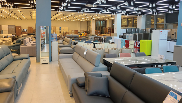 가구와 가전, 생활용품, 식품 등 다양한 리퍼브·재고 상품을 한자리에서 만날 수 있는 올랜드 이천점. / 박용선 기자